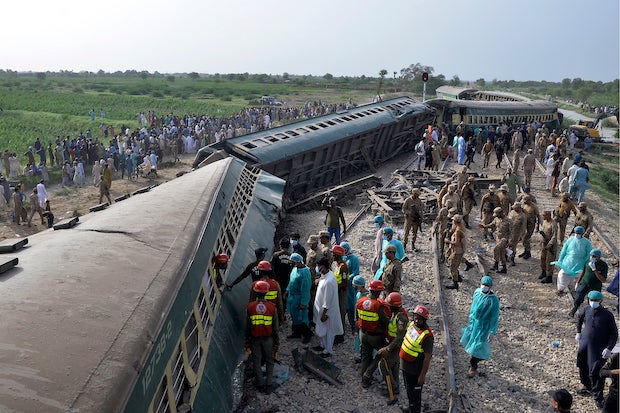 Train Derailment in Pakistan Claims Injures 67